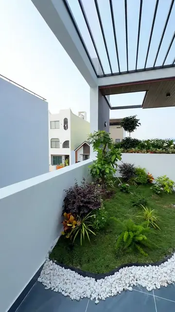 Nhà phố gỗ ấm và hoa giấy — 6